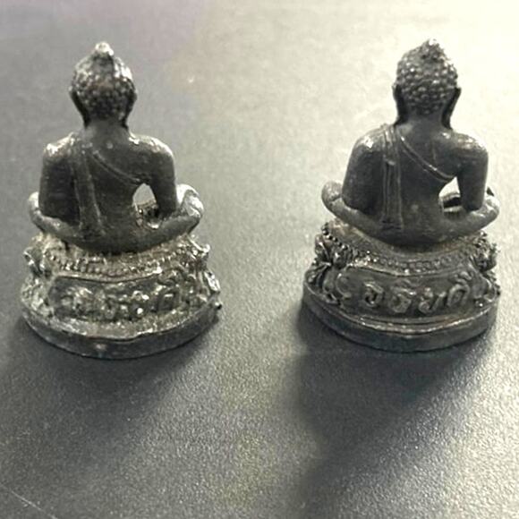 Pair of Miniature Metal Thai Amulets Pra Kring - Picture 4 of 7